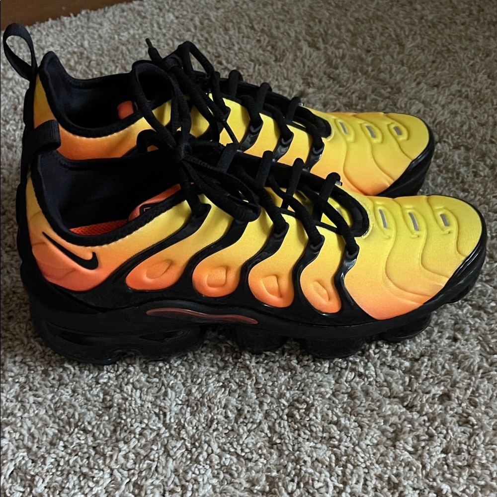 Nike Women’s Sneakers in Yellow and Black